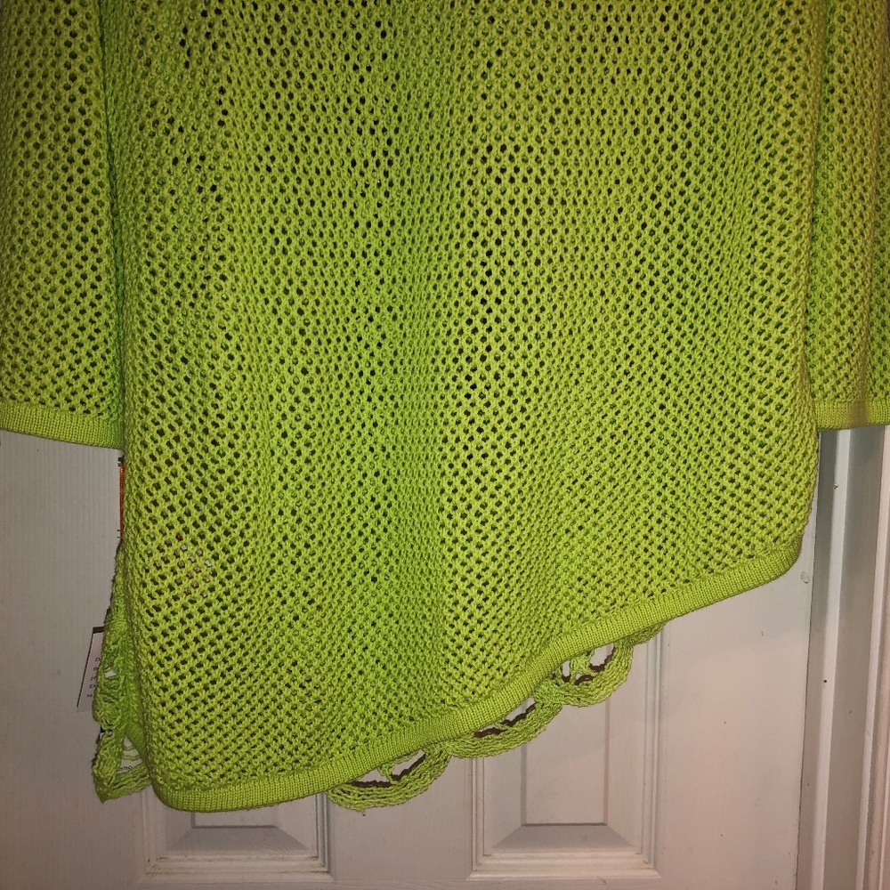 Hearts of Palm Lime Stylish figure enhancing crochet cover up. - Picture 6 of 8